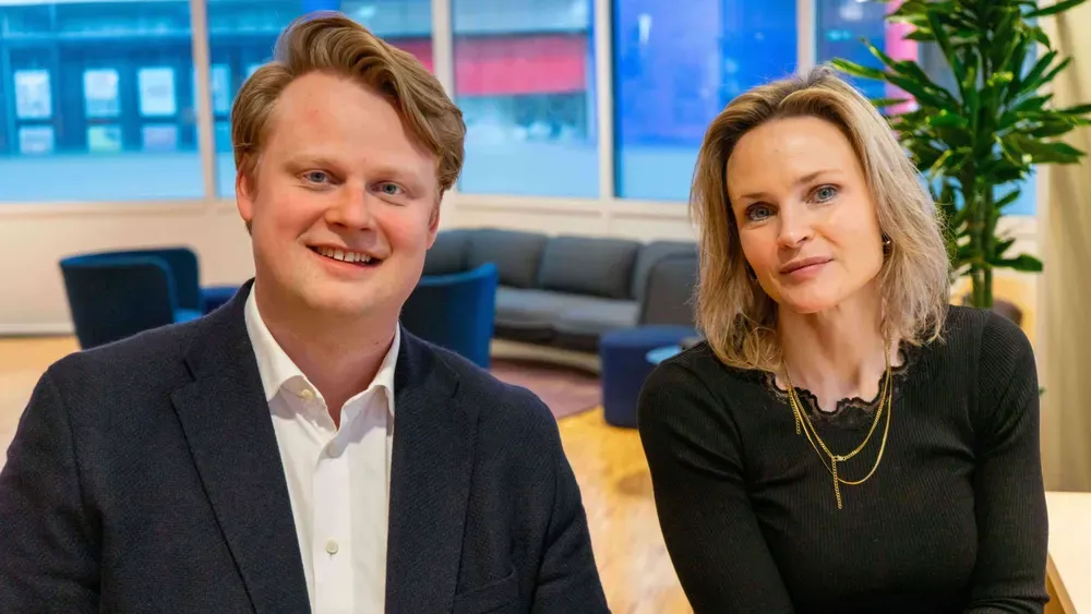 Jon-Vegar Rugseth i Tieto Banktech og Kari Ornæs i SpareBank 1 Utvikling har satt ambisiøse mål for fremtidens boliglån. Foto: TUM Studio