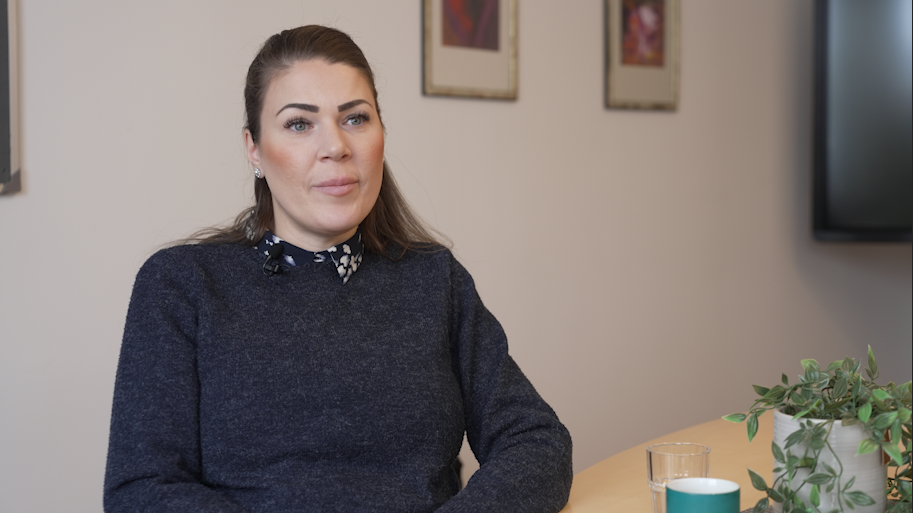 Jasmina Elezaj, Esl&ouml;v kommune