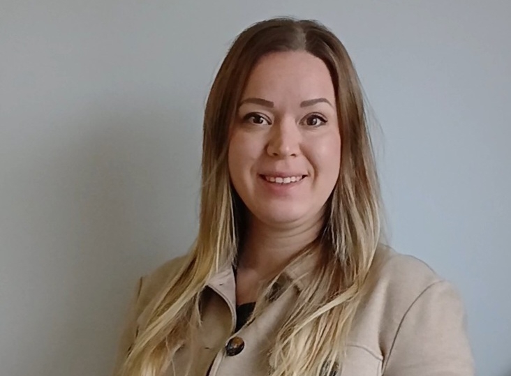 Projektip&auml;&auml;llikk&ouml; Elina Kuohuva-Ikonen, Etel&auml;-Pohjanmaan hyvinvointialueen Tukipalvelut